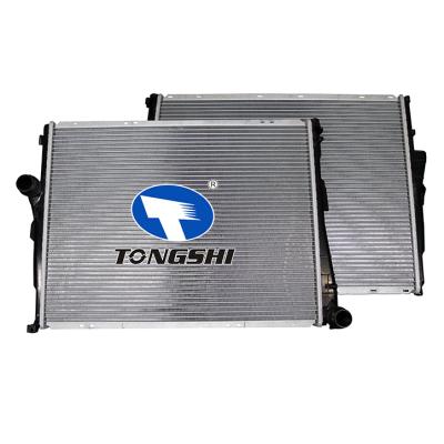适用于宝马 E30 320 i 82-93 AT散热器 OEM：1117550/1121119/1121121/1153063