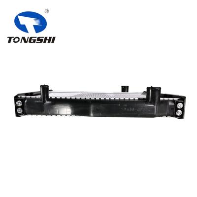 适用于三菱 CANTER'99-02 6D16/6D17/6M61散热器
